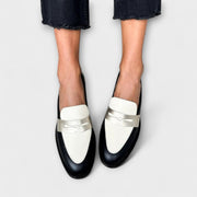 Women's loafers with contrasting panels, a slip-on design and a closed toe
