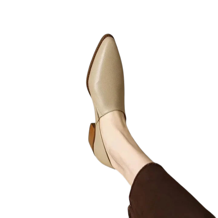 Women's flats with a slingback strap, a pointed toe and a low heel