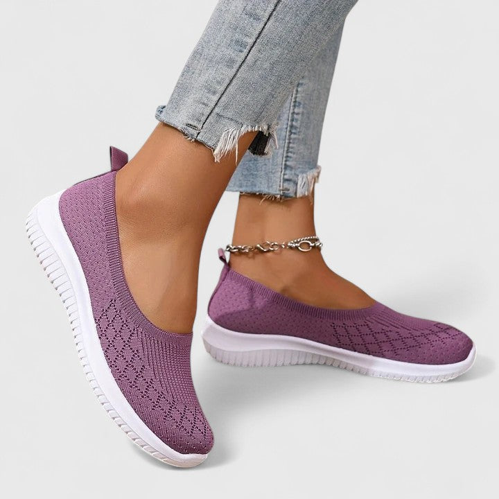 Women's trainers with a knitted upper, a slip-on design and a rounded toe