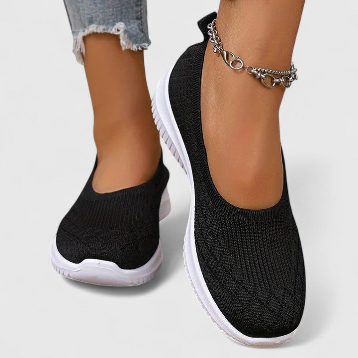 Women's trainers with a knitted upper, a slip-on design and a rounded toe