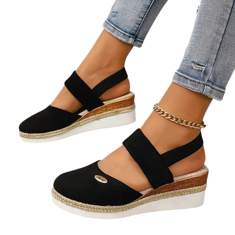 Women's heels with crossing straps, a closed toe and a wedge heel