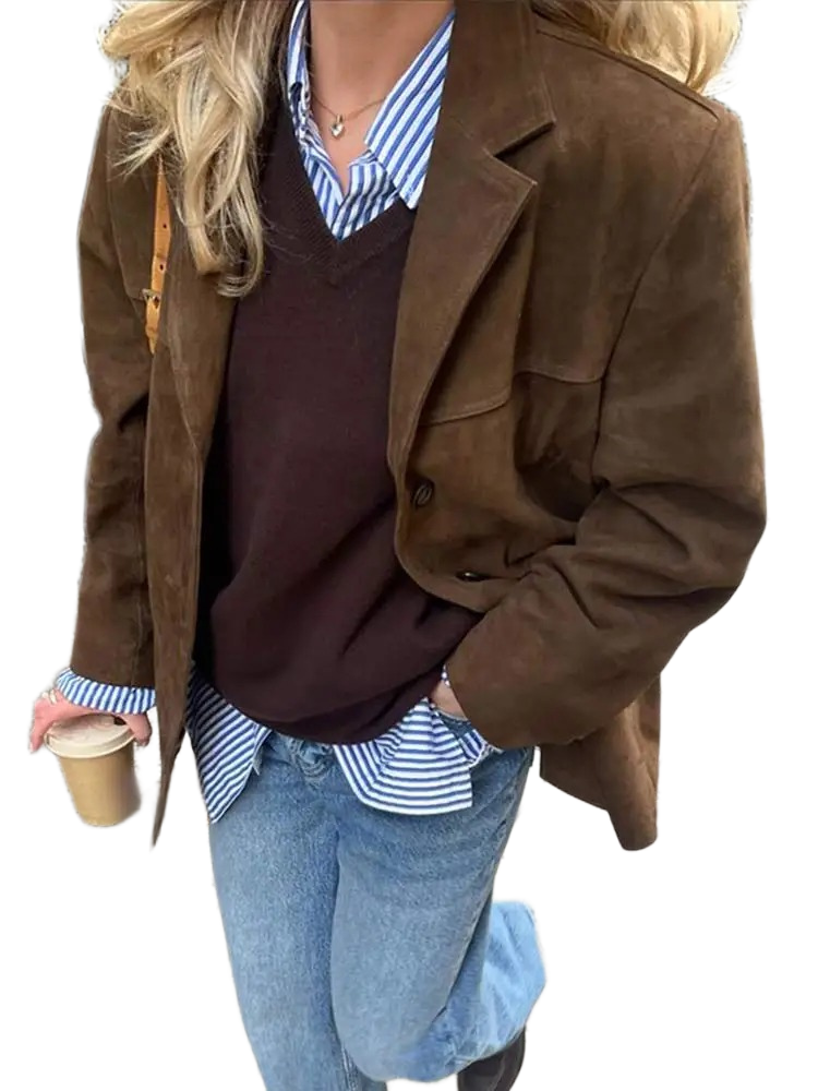 Women's blazer with notched lapels, a relaxed silhouette and a chest pocket
