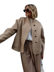 Women's jacket with a round neckline, a button front and patch pockets