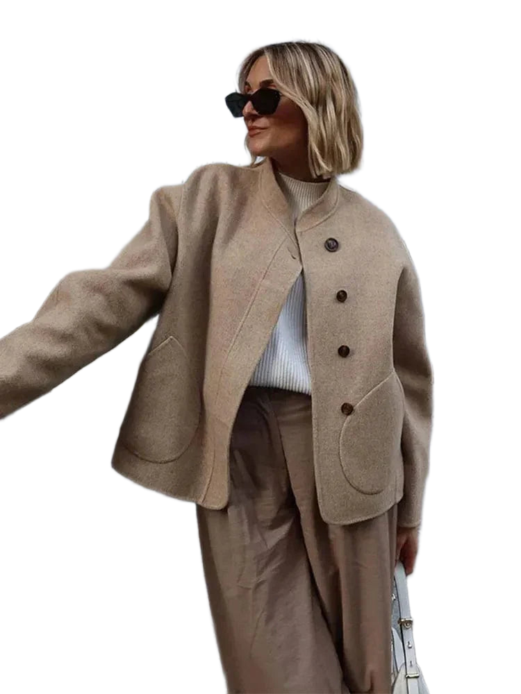 Women's jacket with a round neckline, a button front and patch pockets