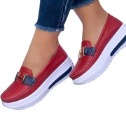 Women's loafers with a platform sole, a metallic detail and an apron-style front