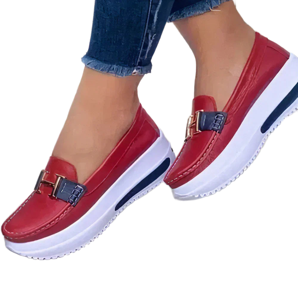 Women's loafers with a platform sole, a metallic detail and an apron-style front