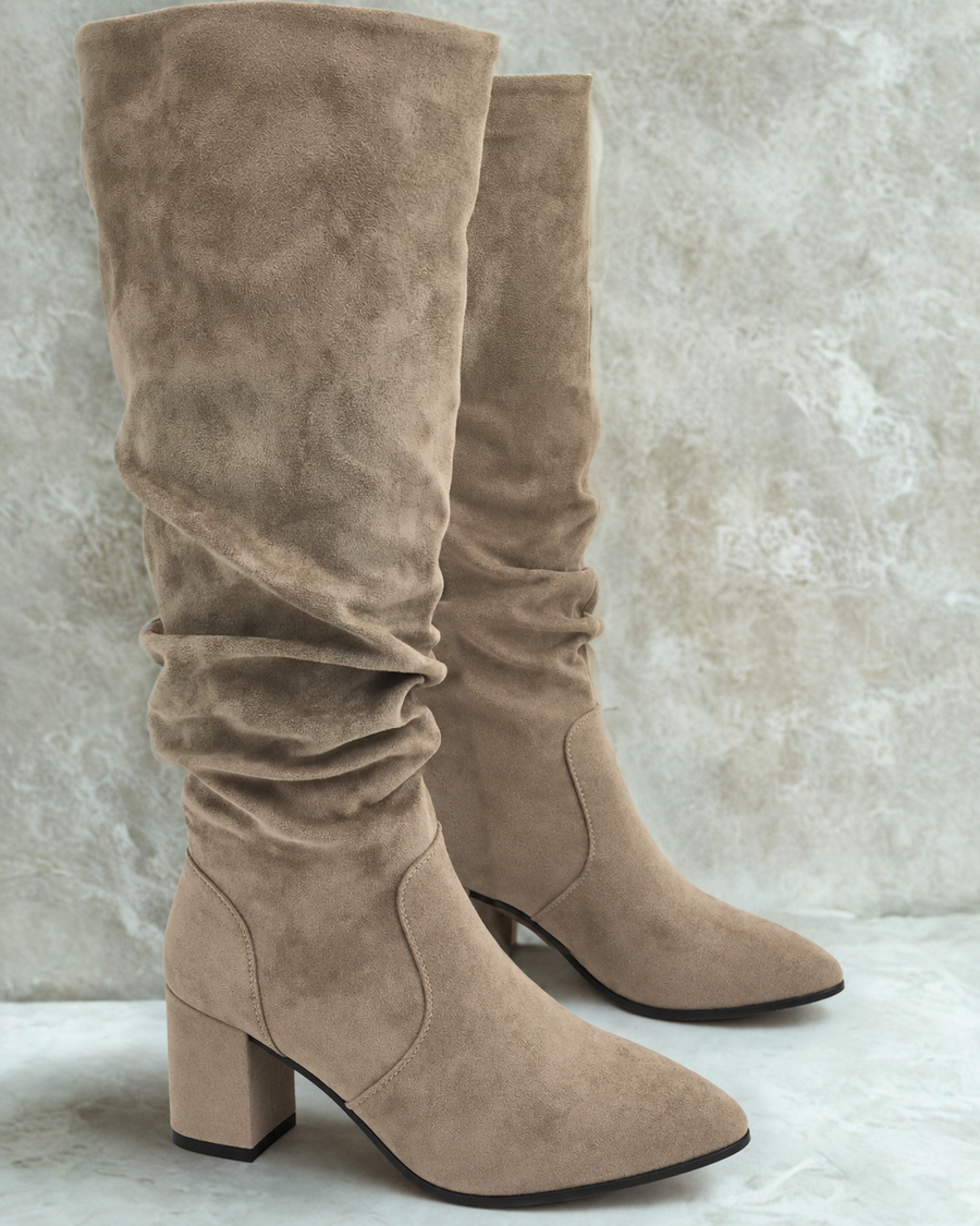 Women's boots with ruched detailing, a block heel and a rounded toe