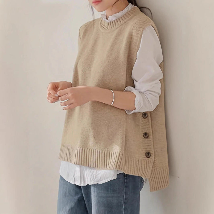 Women's knitted gilet with side buttons, a round neckline and a sleeveless shape