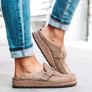 Women's casual shoes with a buckle fastening, a rounded toe and an apron-style front