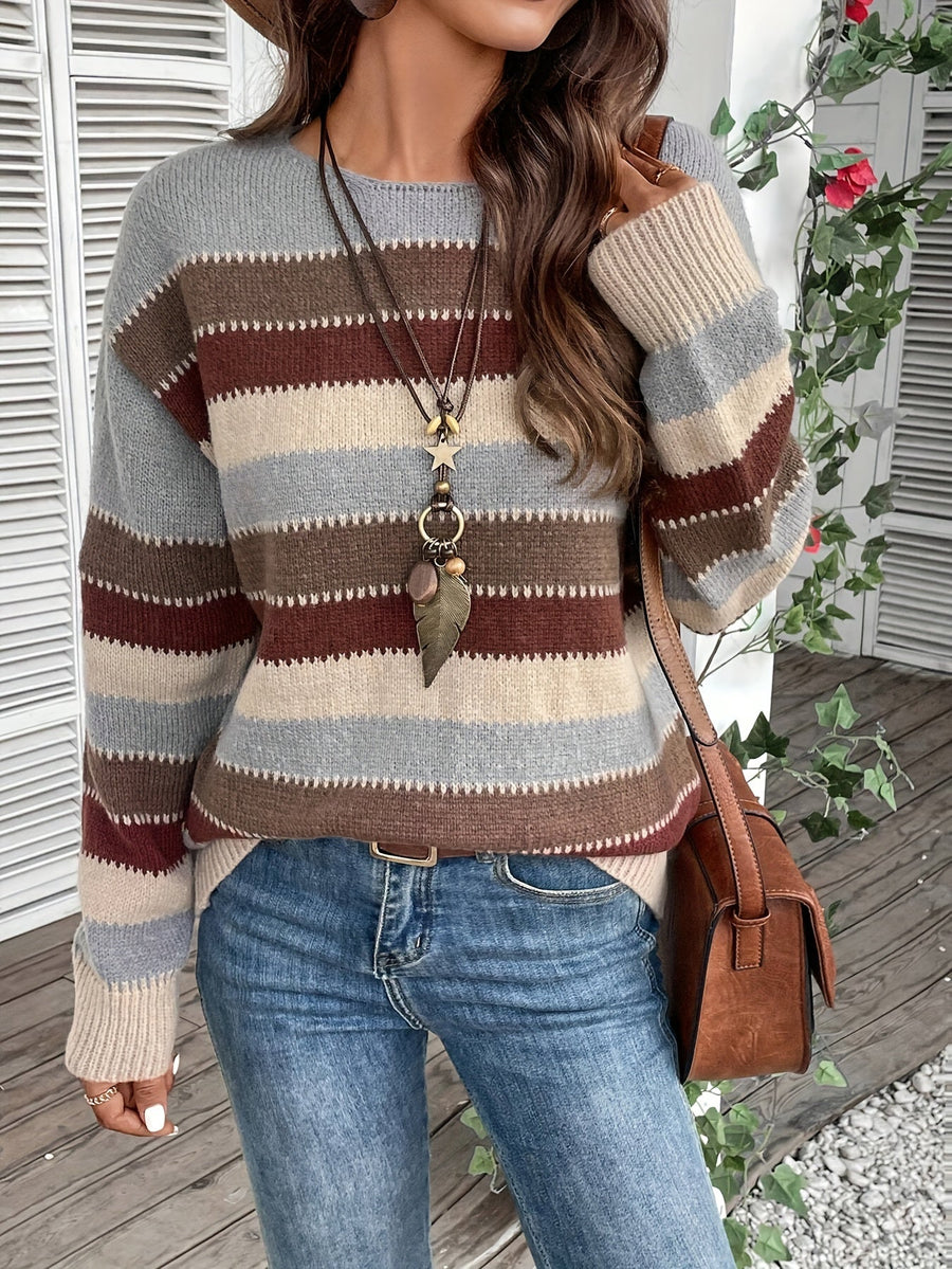 Women's jumper with a striped pattern, a round neckline and long sleeves