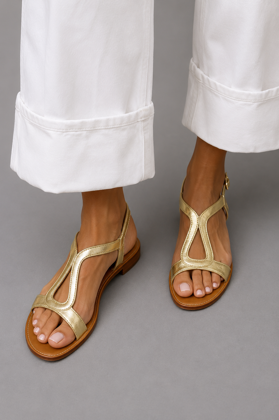 Women's sandals with a T-shaped strap, a slingback strap and an open toe