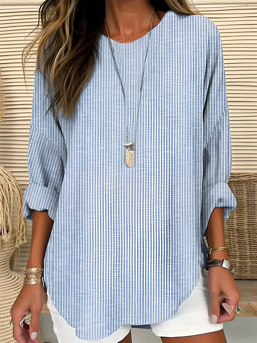 Women's tunic with a textured surface, a round neckline and long sleeves