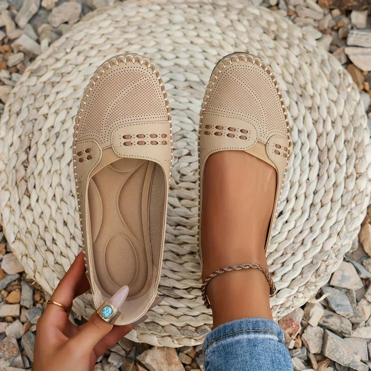 Women's mary jane shoes in Beige